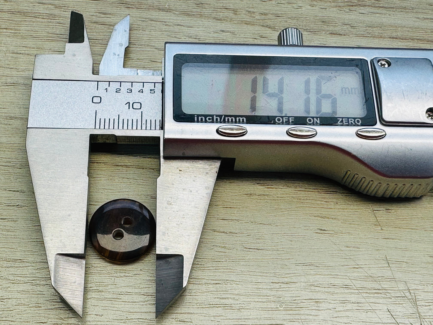 Faux Tortoiseshell Buttons – 14mm Sew-Through – Set of 20