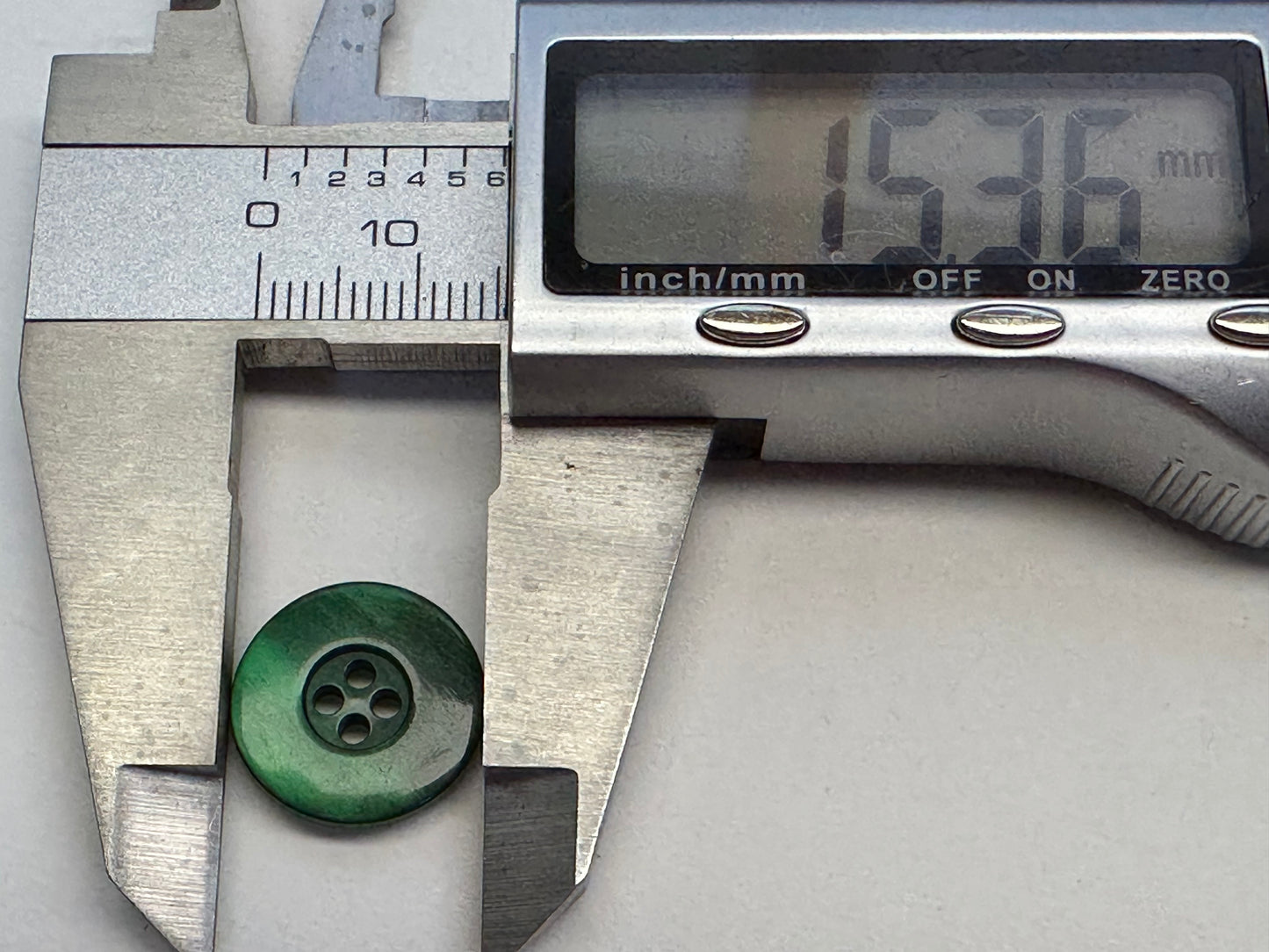 Green Buttons – 15mm Pearlised Finish Sew-Through – Set of 10