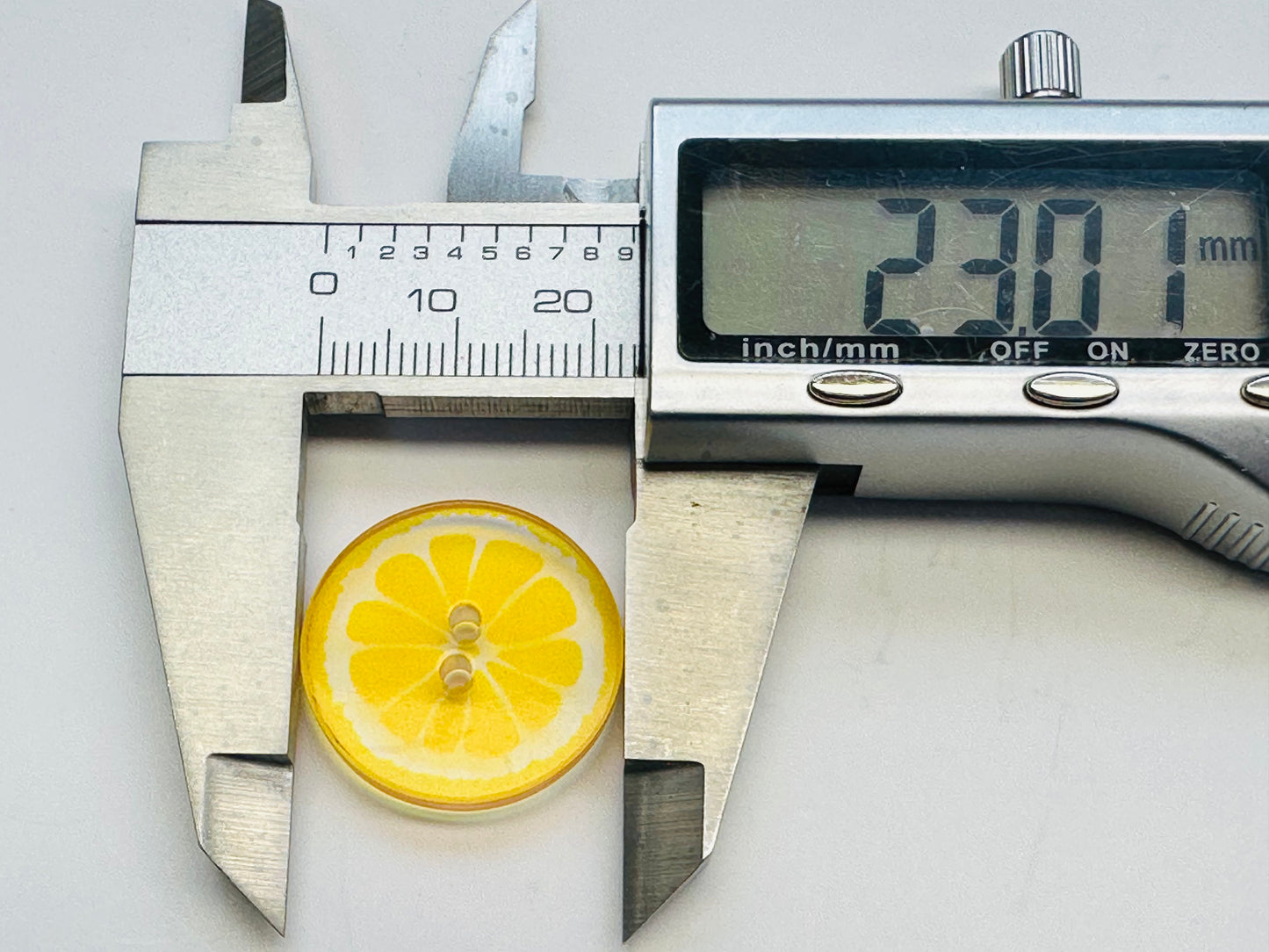 Lemon Slice Button – 23mm – Transparent Multicoloured Design – Sold Individually