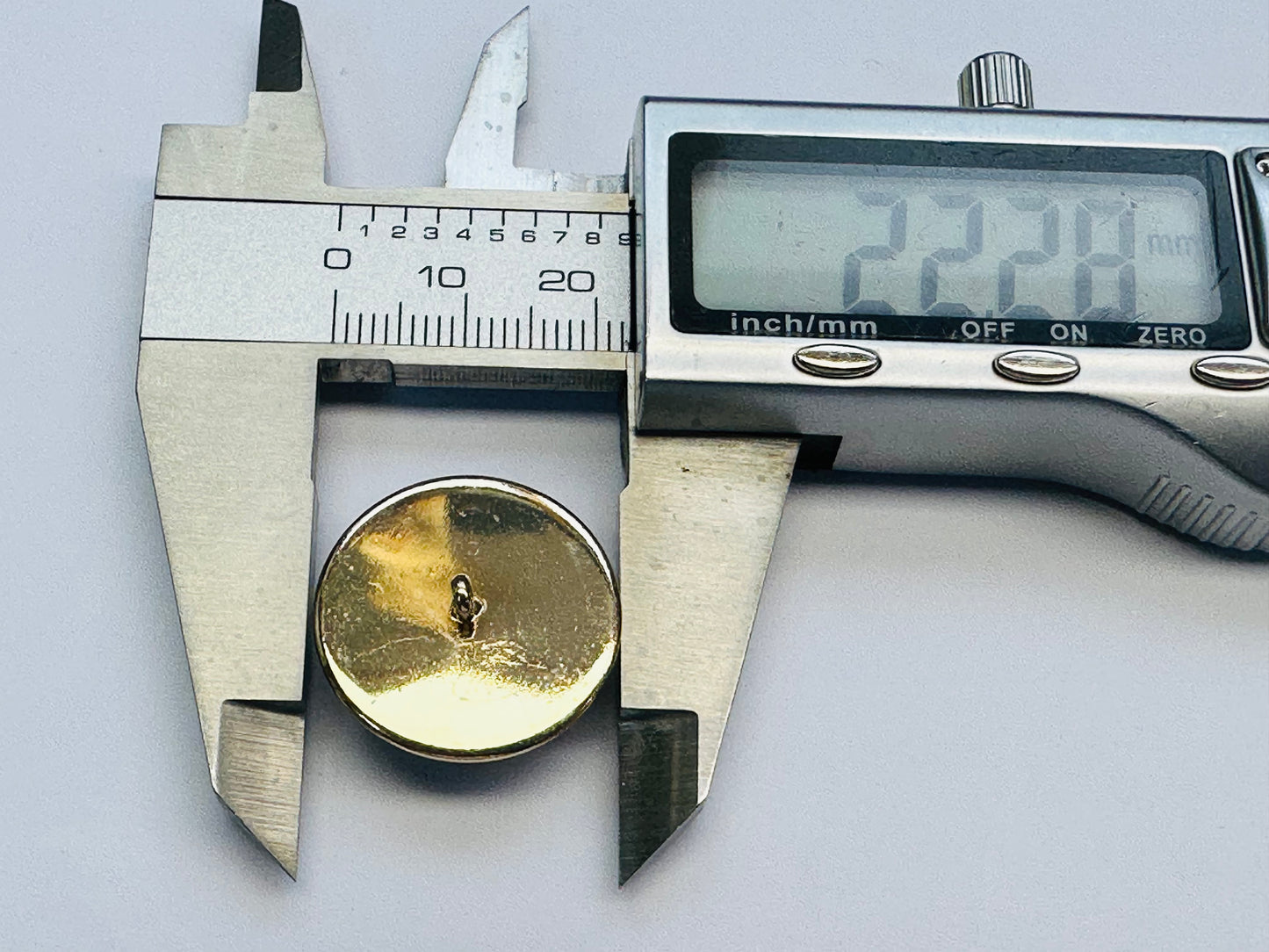 Tabby Cat Button – 22mm Glass & Metal – Shank Back – Sold Individually