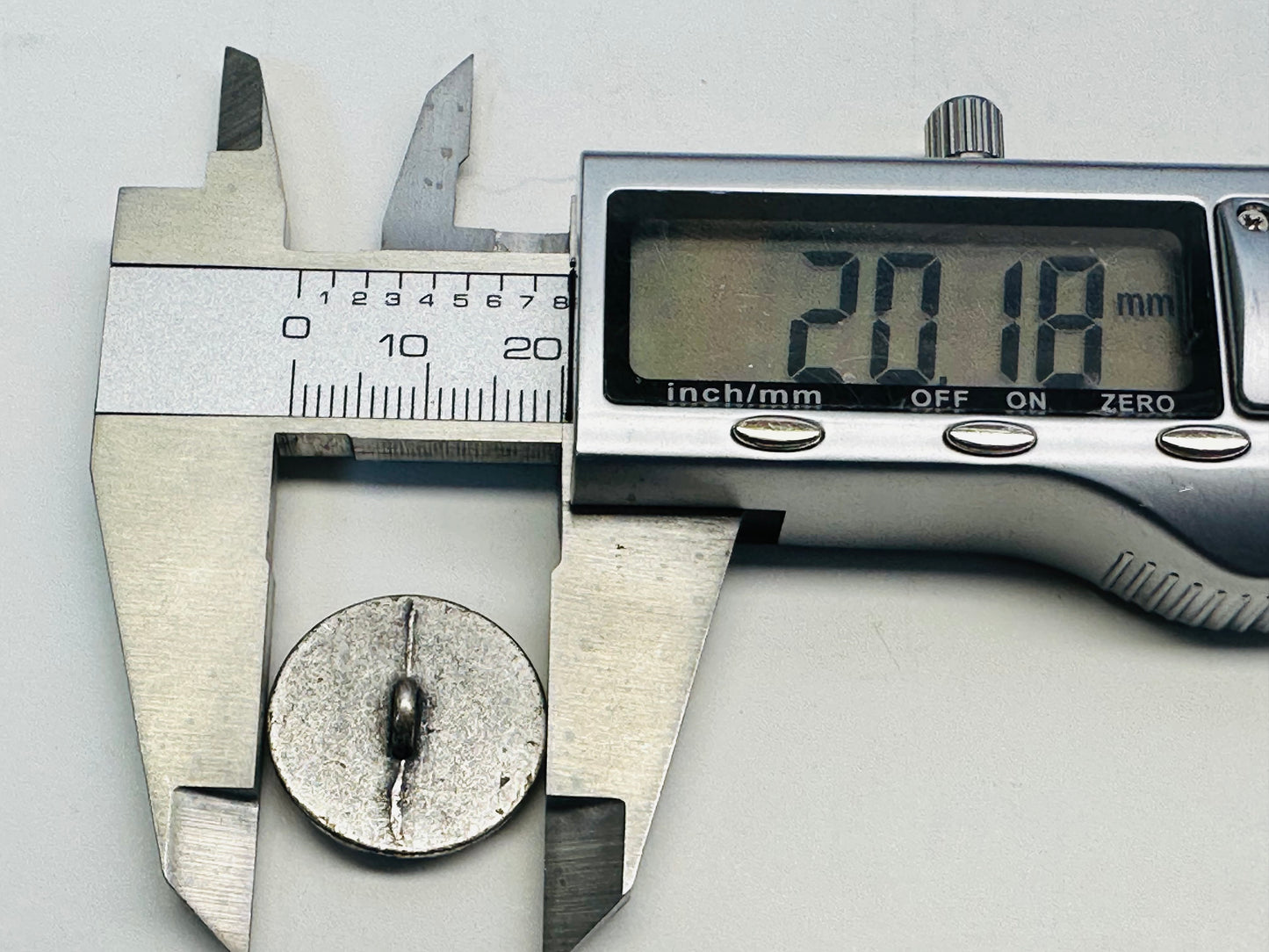 Textured Silver-Tone Metal Button – 20mm (32L / approx. 13⁄16 inch) – Shank Back